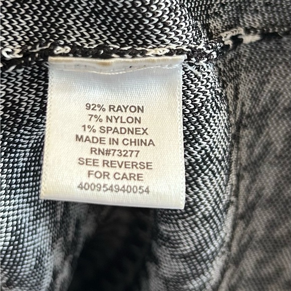 Elle Black and White Houndstooth Pencil Skirt - Picture 4 of 4